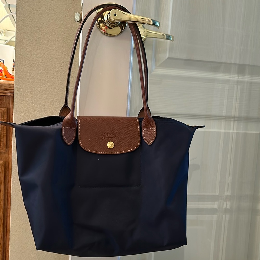 Longchamp navy shoulder bag medium size.